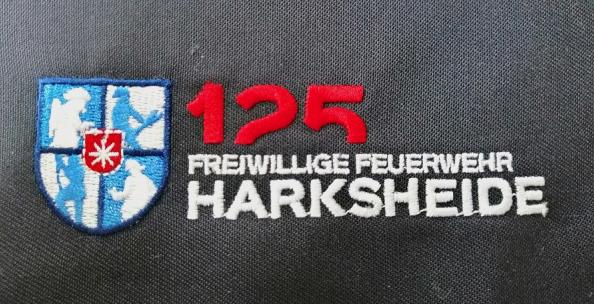 Kuki Design Freiwillige Feuerwehr Norderstedt Harksheide Logogestaltung 125 Jahre Jubiläum, Ansicht gesticktes Logo